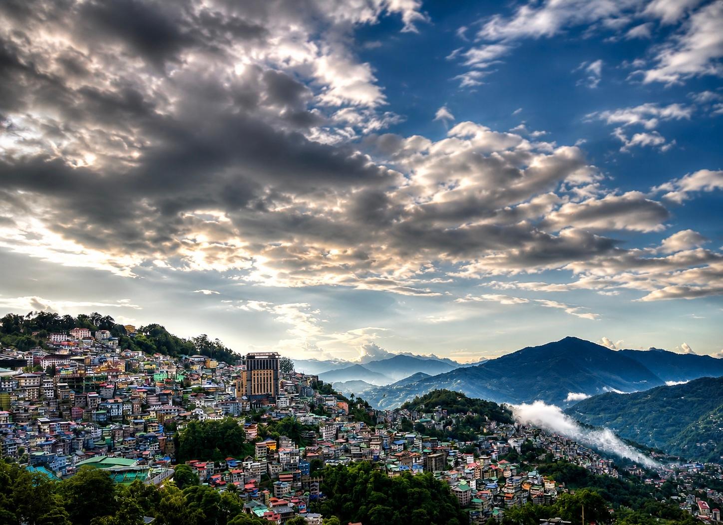 Denzong Shangrila Lords Inn Gangtok 42/44