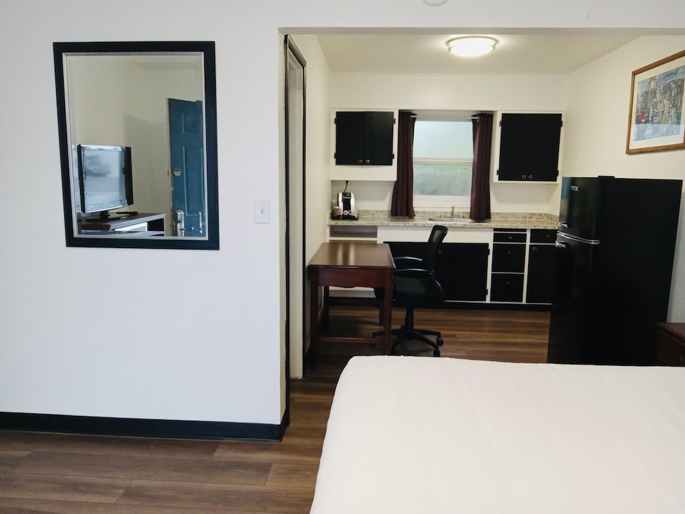 Blue Coast Inn and Suites 10/41
