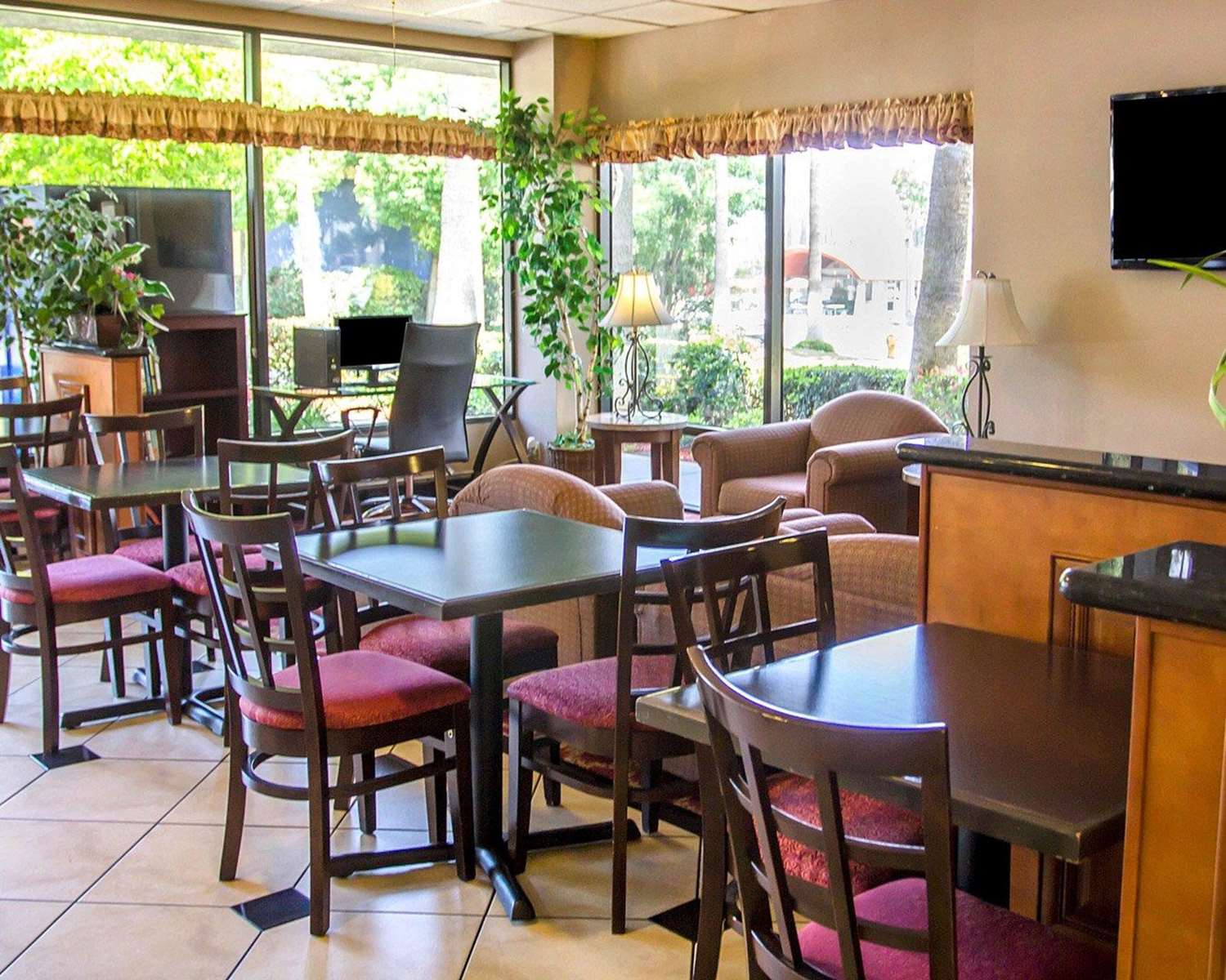 Quality Inn Riverside Near UCR and Downtown 27/32