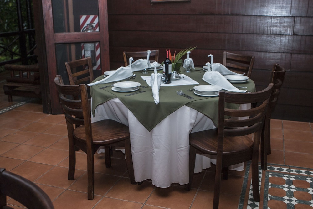ANINGA LODGE 44/58