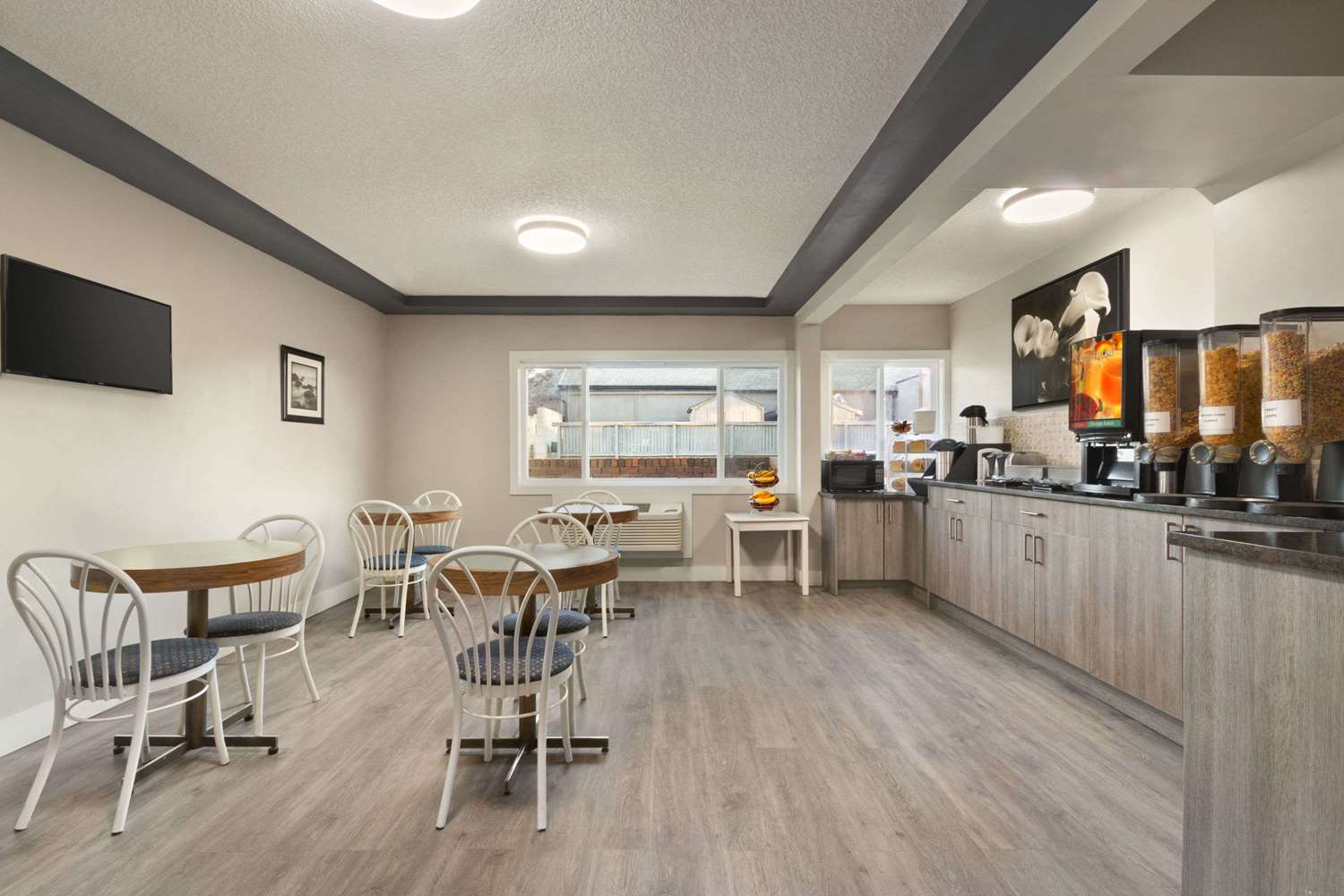Travelodge by Wyndham Calgary South 34/63