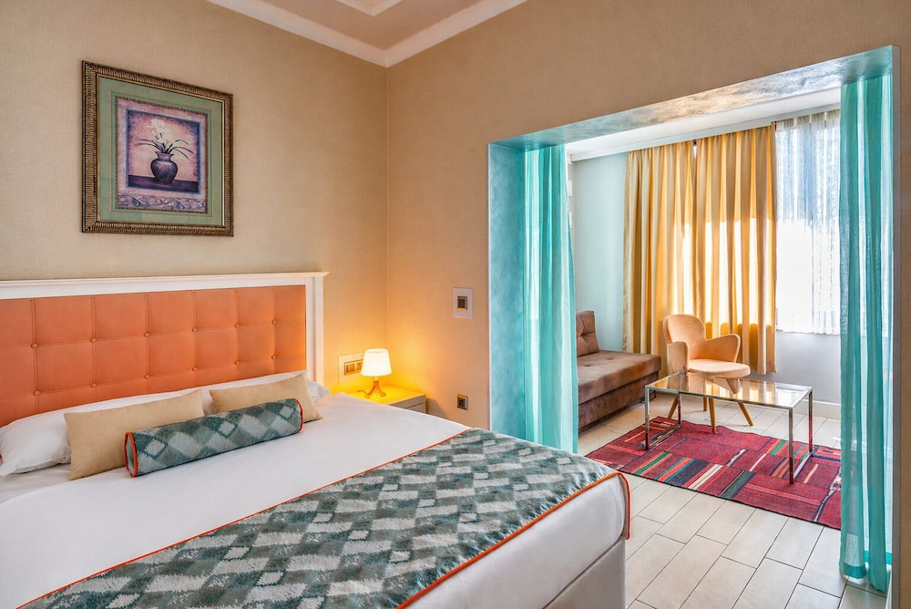 Delight Deluxe Apart Hotel 23/72