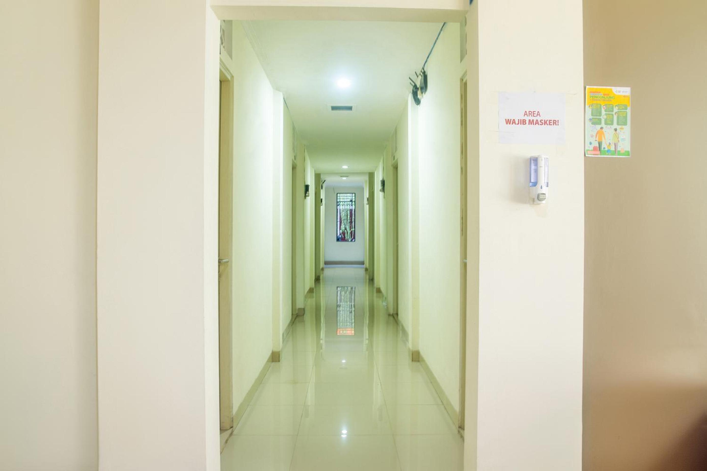 Reddoorz Plus Near Upn Veteran Jakarta 18/50