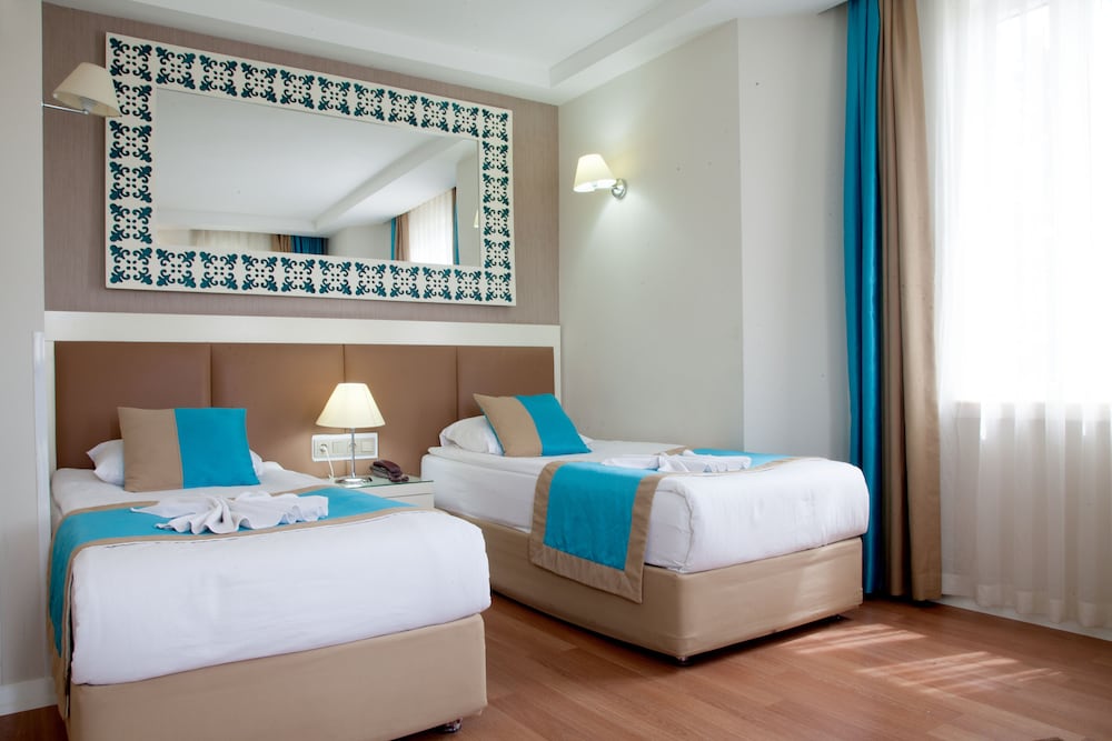 ROOM, SINGLE