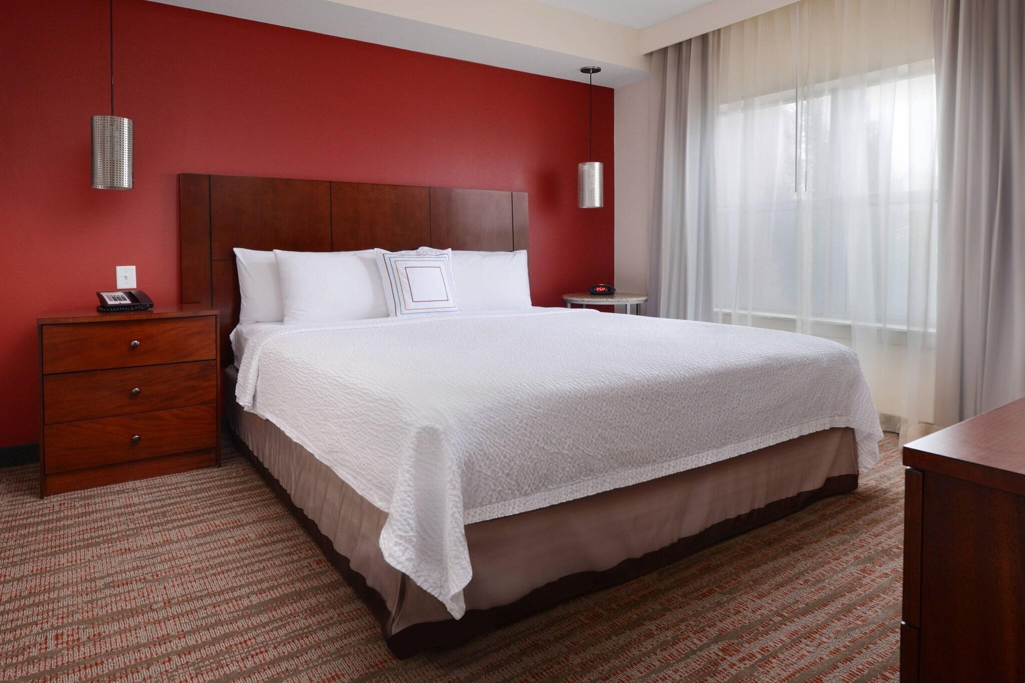 Studio, King Bed