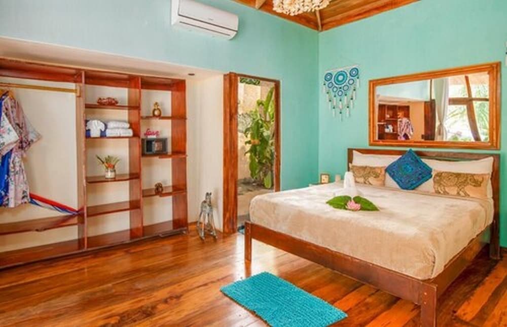 Ocho Artisan Bungalows 26/80
