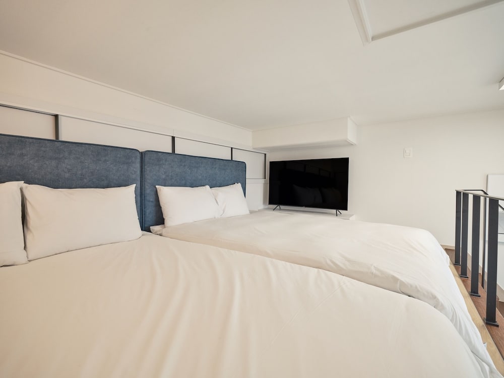 Urban, Quadruple, 2 Queen Beds