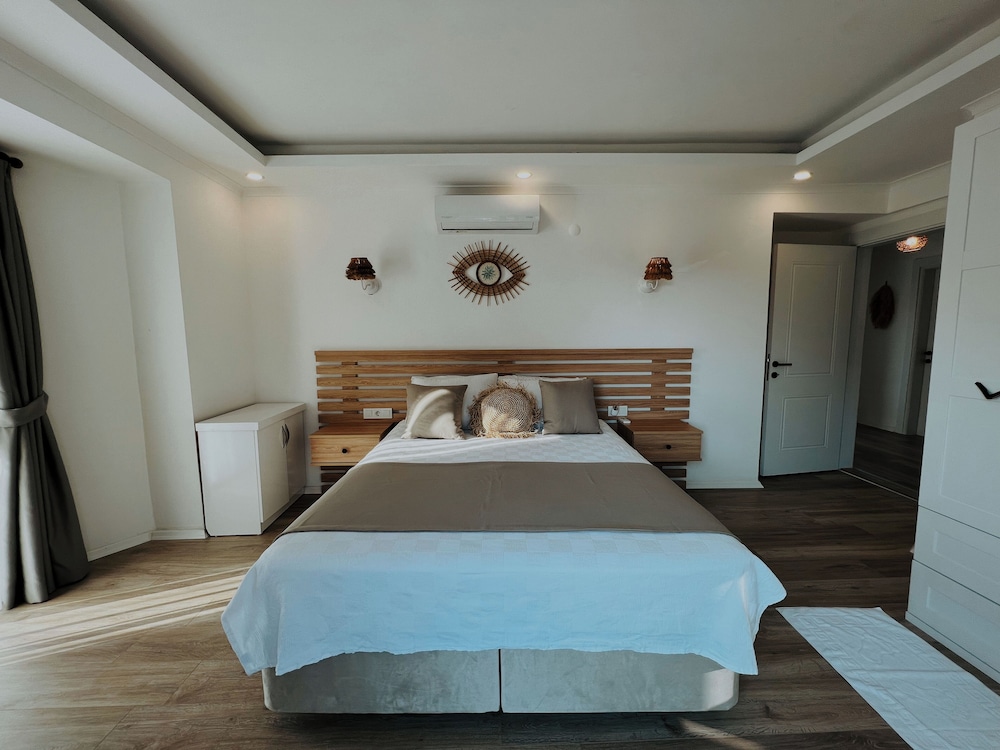 Marla Suite 8/50