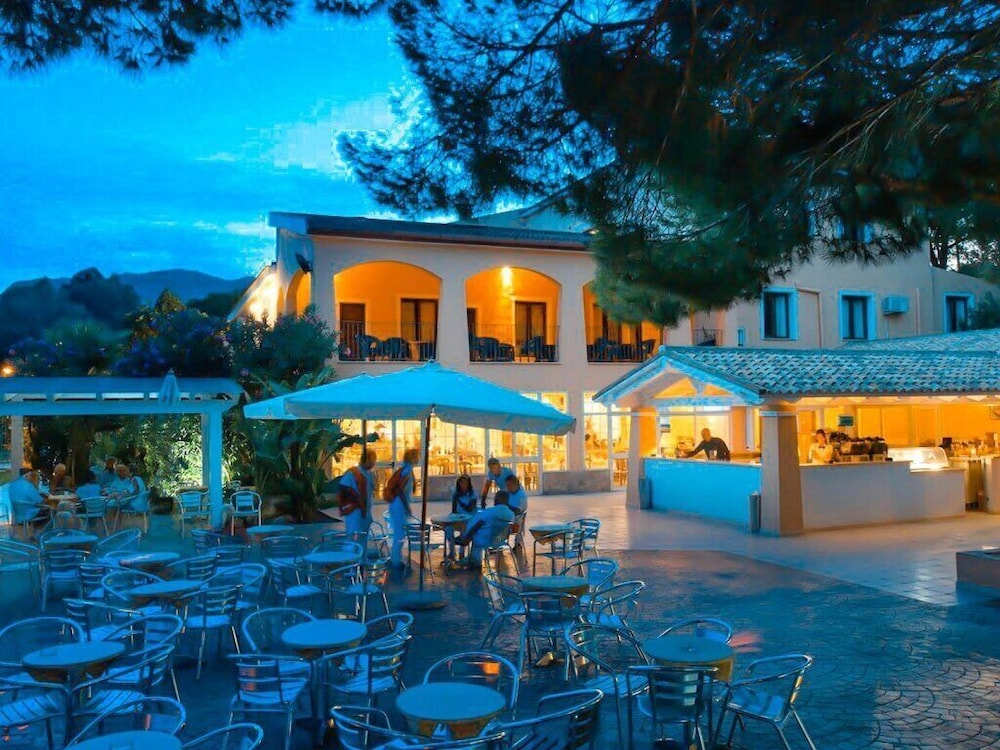 Hotel Rocca Dorada 1/41