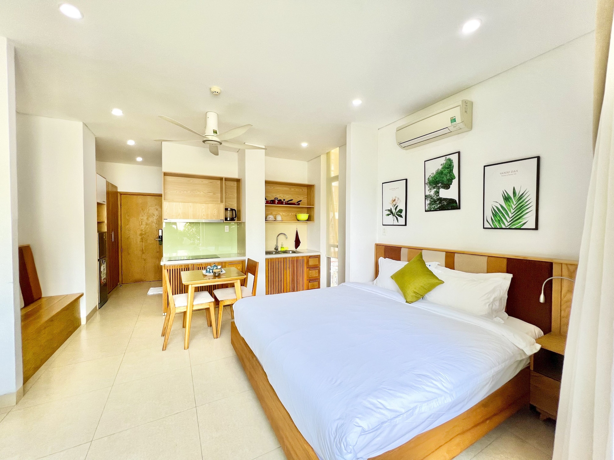 EXECUTIVE, APARTMENT, QUEEN BED, CITY VIEW, BALCONY