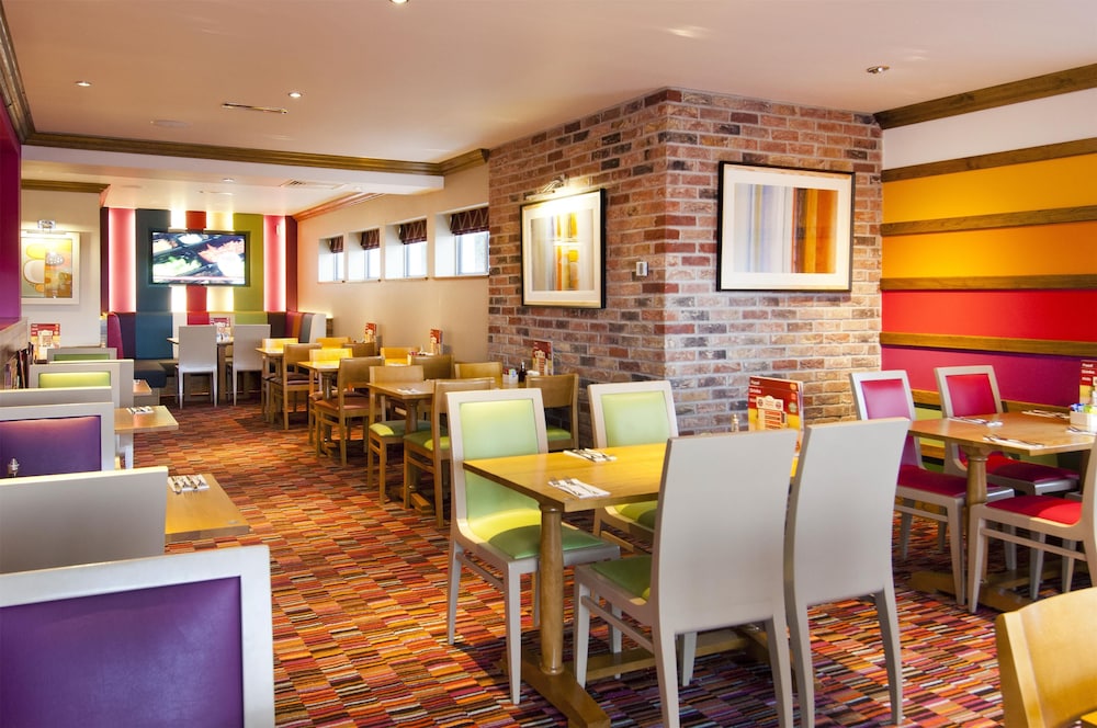 Premier Inn Barry Island (Cardiff Airport) 13/26