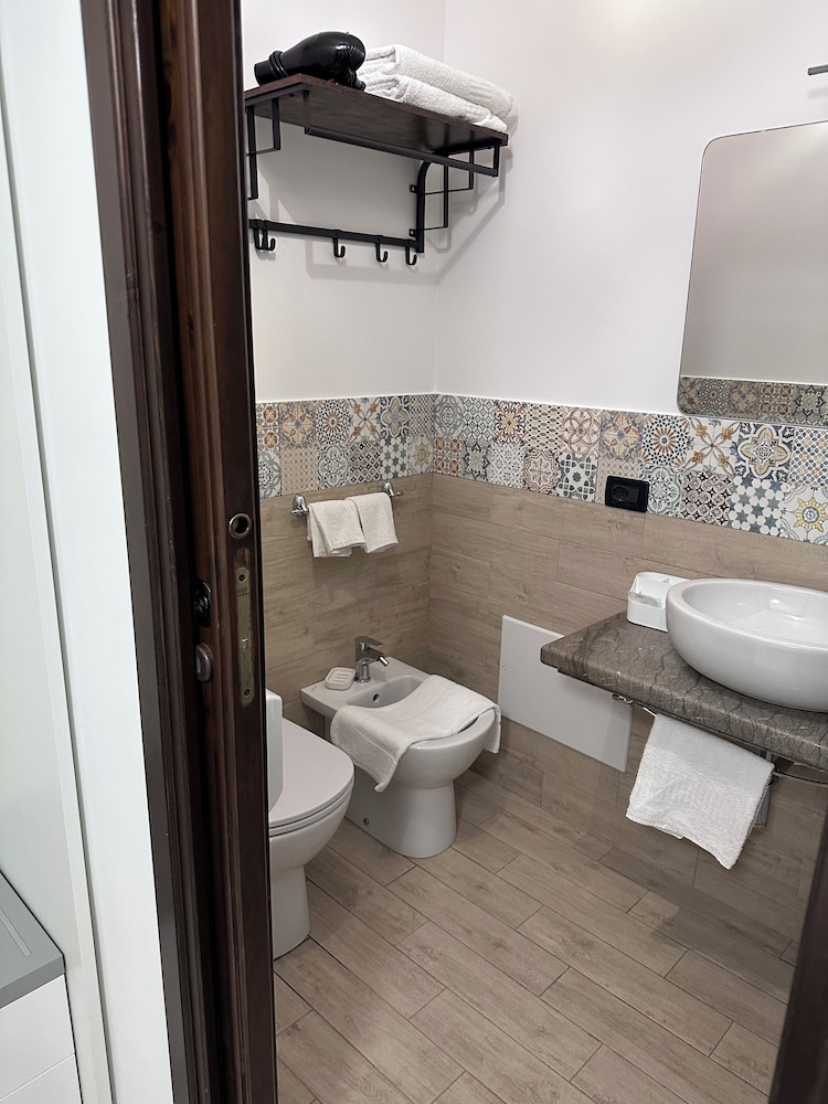 Hotel Baia Di Venere 49/50