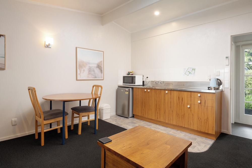 Grove Park Motor Lodge 14/74