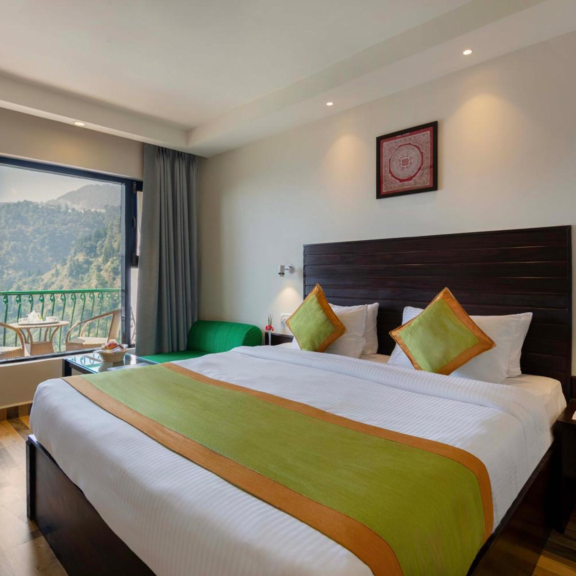 Classic, King Bed, Valley View, Balcony