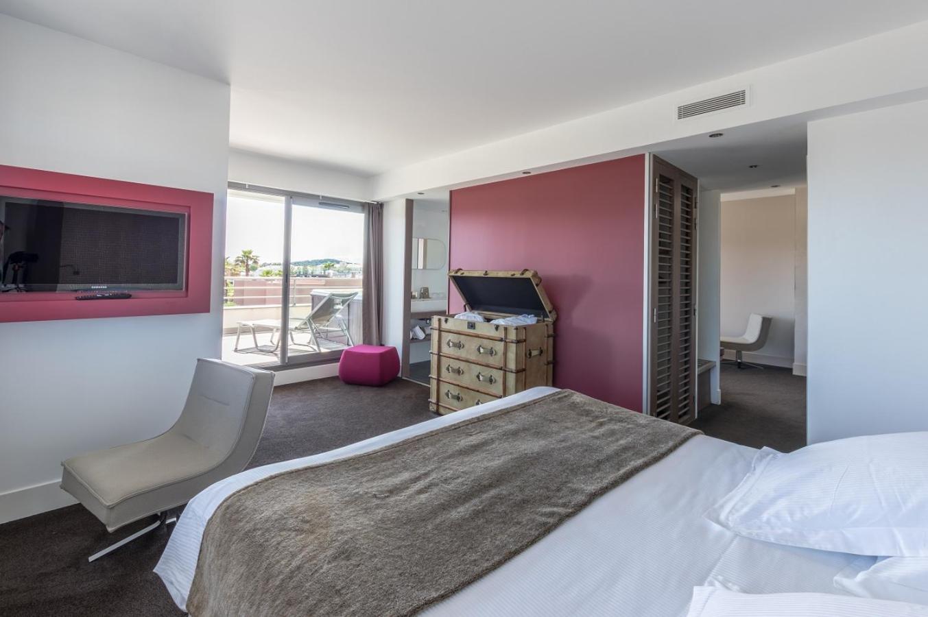 Luxury, Suite