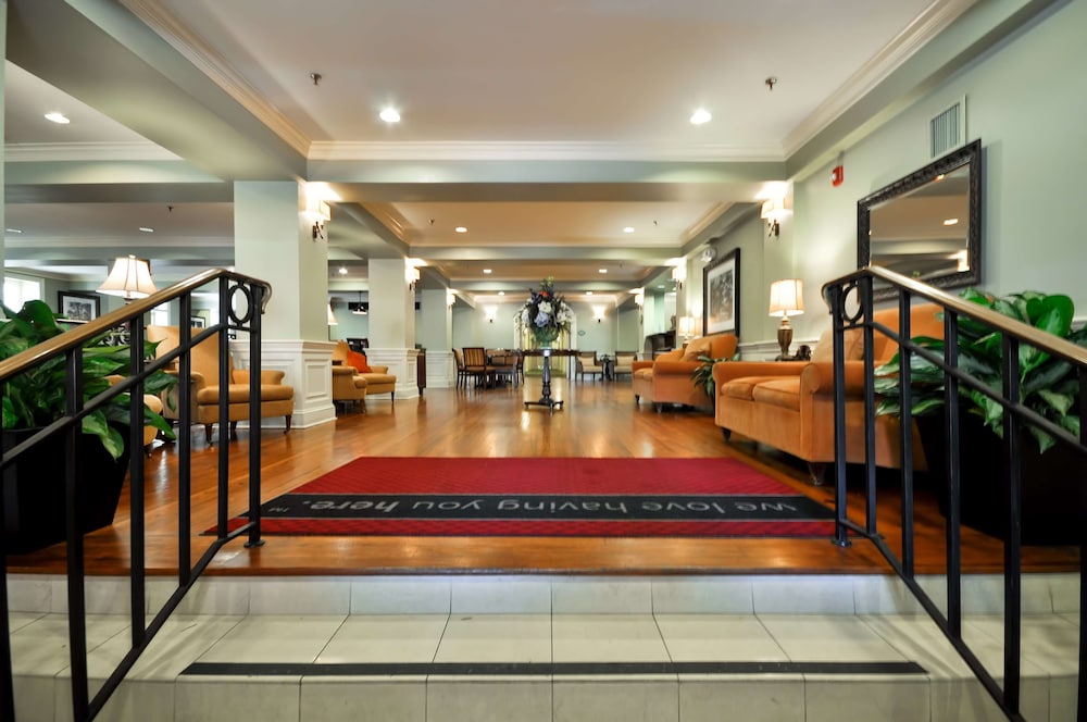 Hampton Inn Charleston Historic District 15/61