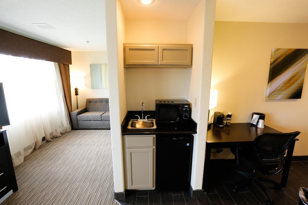 Best Western Plus The Four Corners Inn 57/69
