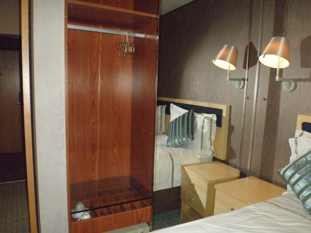 Aquarian Tide Hotel 44/44