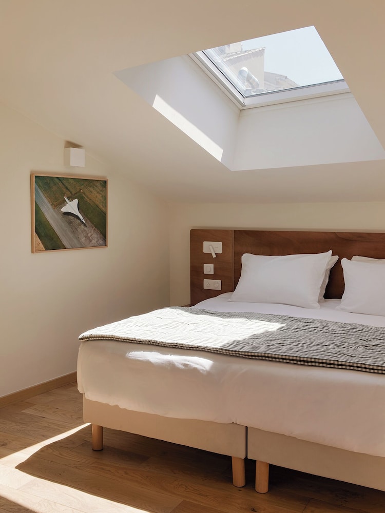 Room at Alfred Hotels Victor Hugo, TOULOUSE