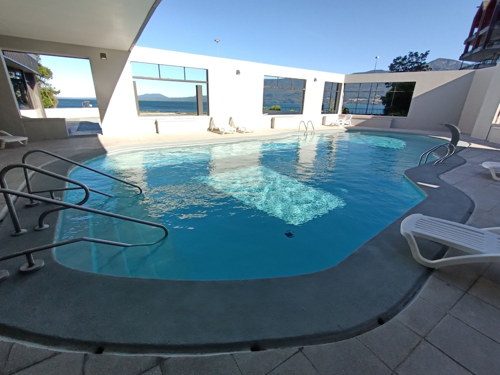 swimming pool spa