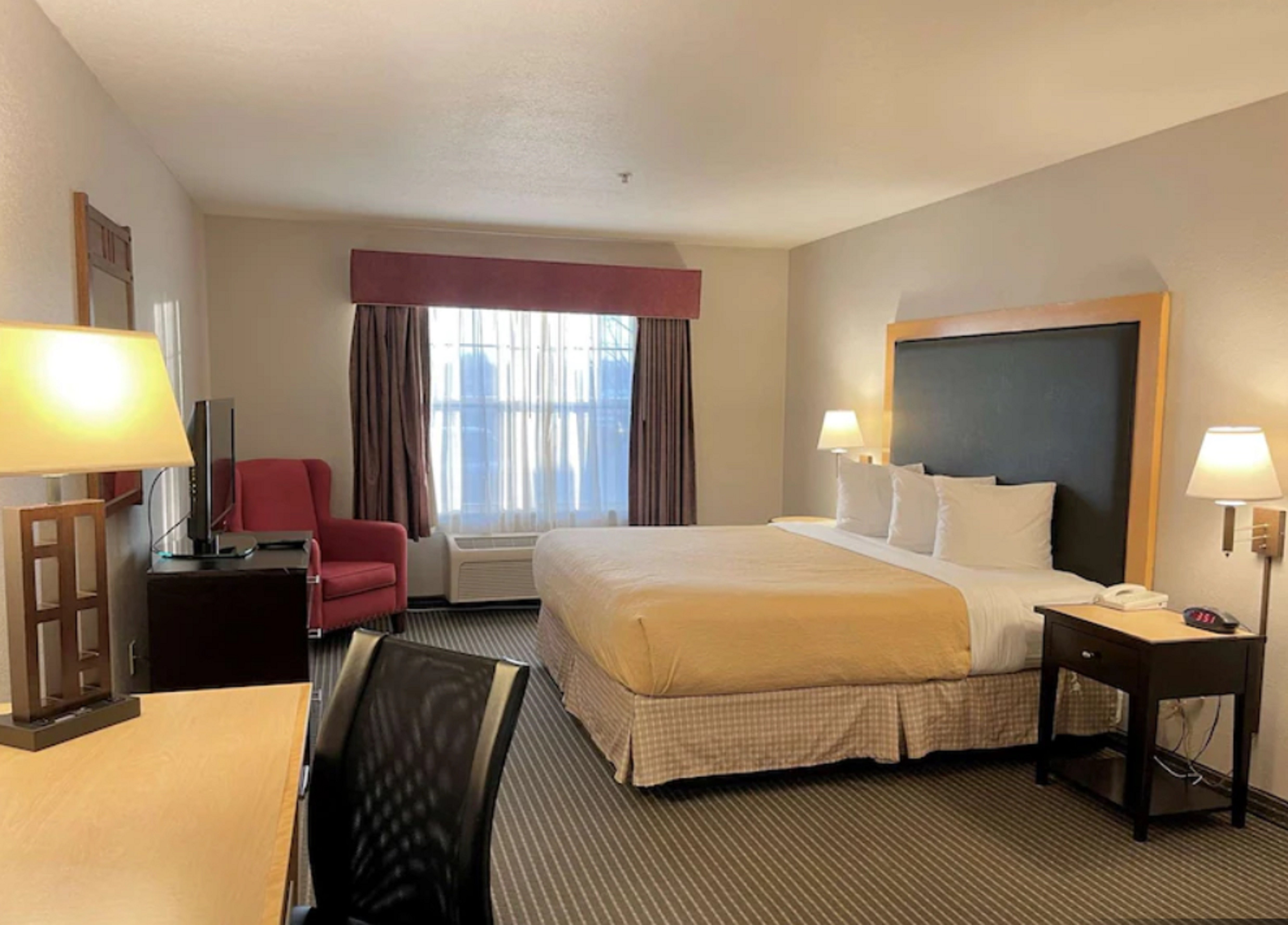 Holiday Inn Express & Suites Zion By IHG 25/43