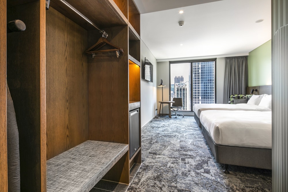 Holiday Inn Express Melbourne Little Collins 28/74