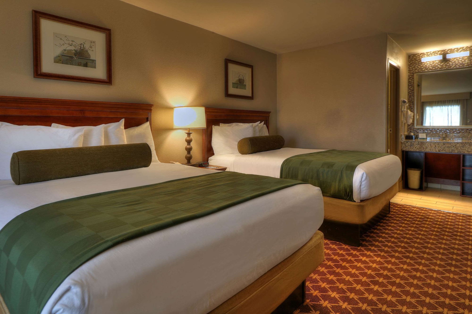 غرفة قياسية بسريرين كوين، Quality Inn Near The Island Pigeon Forge 7/10