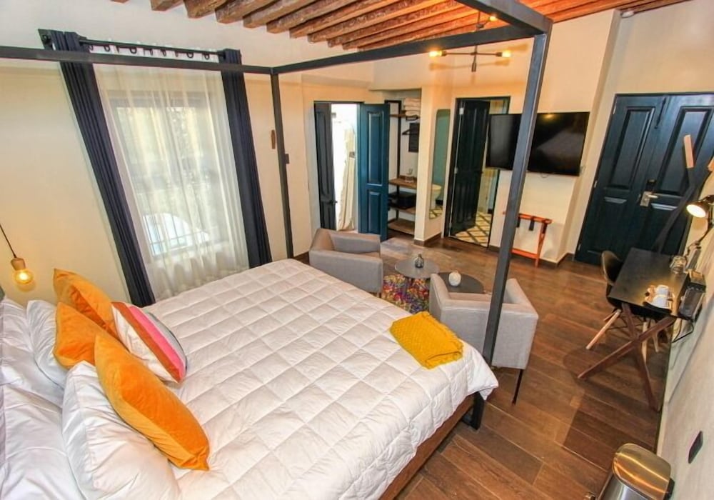 Antigua Trece Hotel Fusion 6/50
