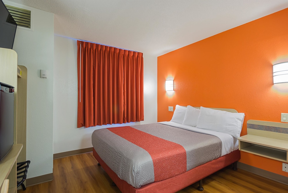 Motel6 Whitby ON - Toronto East 19/41