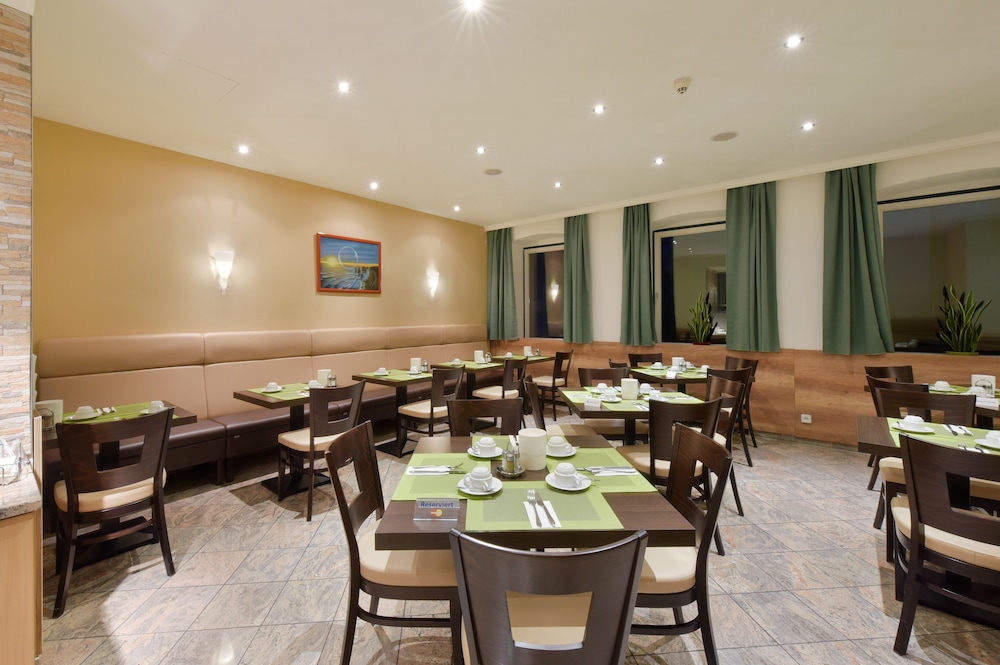 Lucia Hotel 32/46