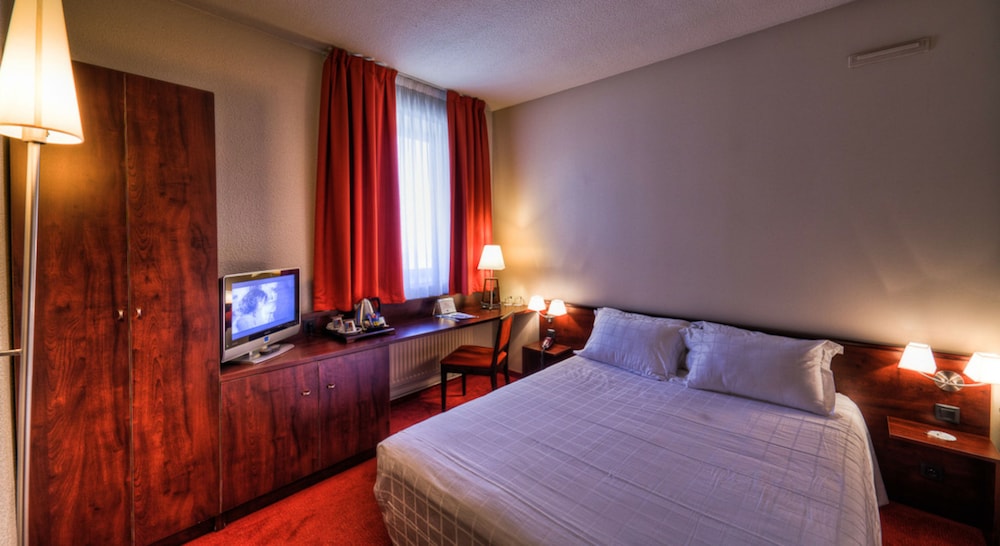 KYRIAD PRESTIGE CLERMONT FERRAND 10/76