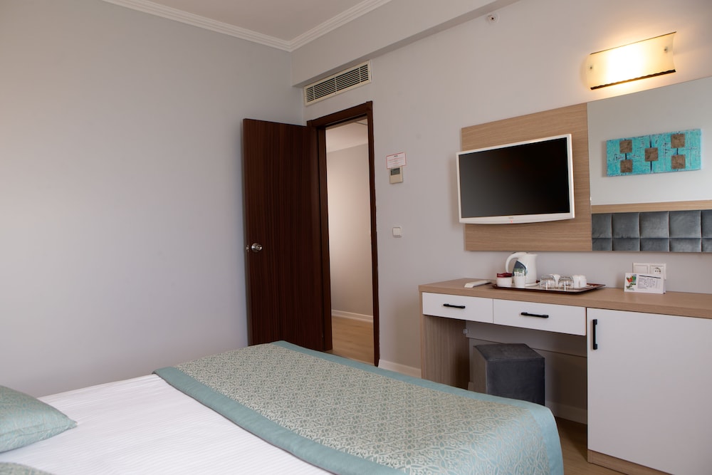 Adonis Hotel 16/50