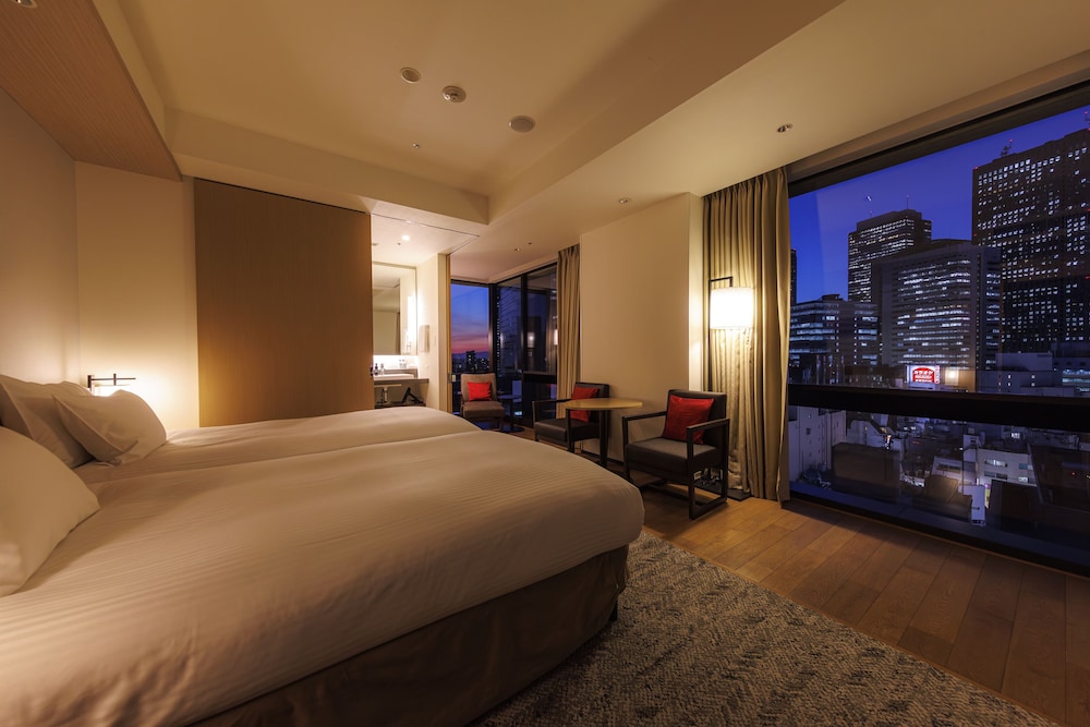 HOLLYWOOD, DELUXE, TWIN BEDS