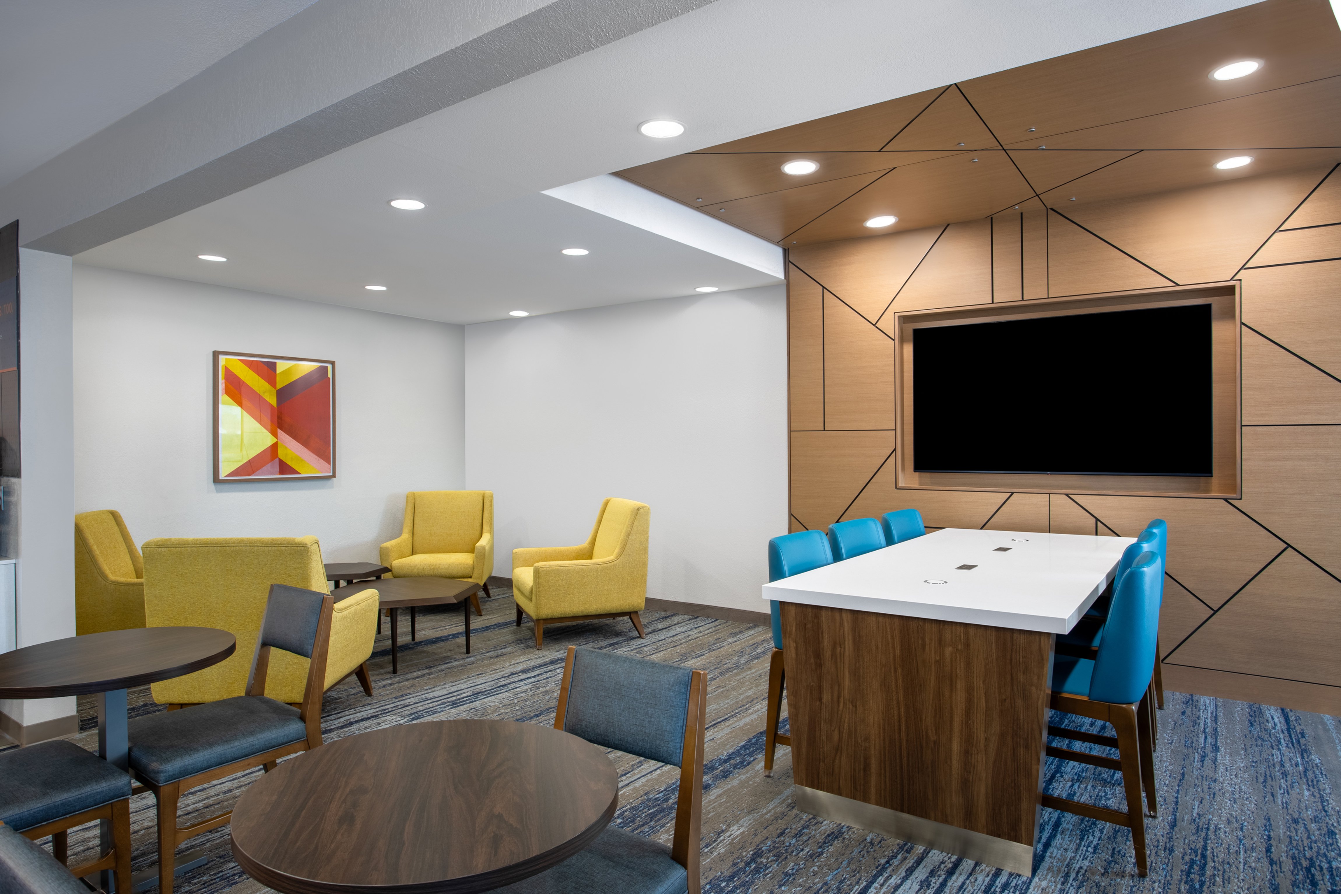 Holiday Inn Express Hotel Suites Clinton 43/50