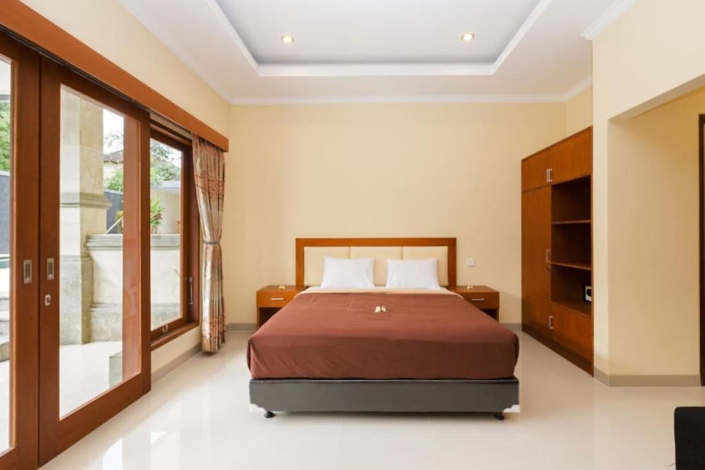 Kubu Petitenget Suite Seminyak 12/63