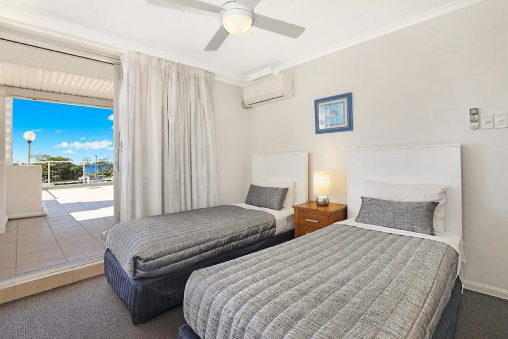 ELOUERA TOWER BEACHFRONT APARTMENTS 17/69