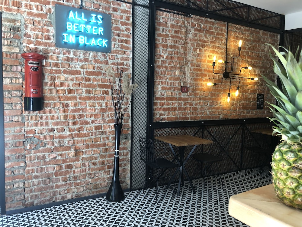 Black Suite 42/83