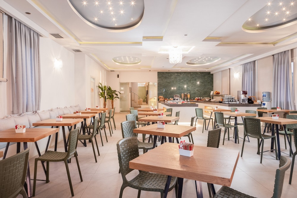Kalamaki Beach Hotel 35/50