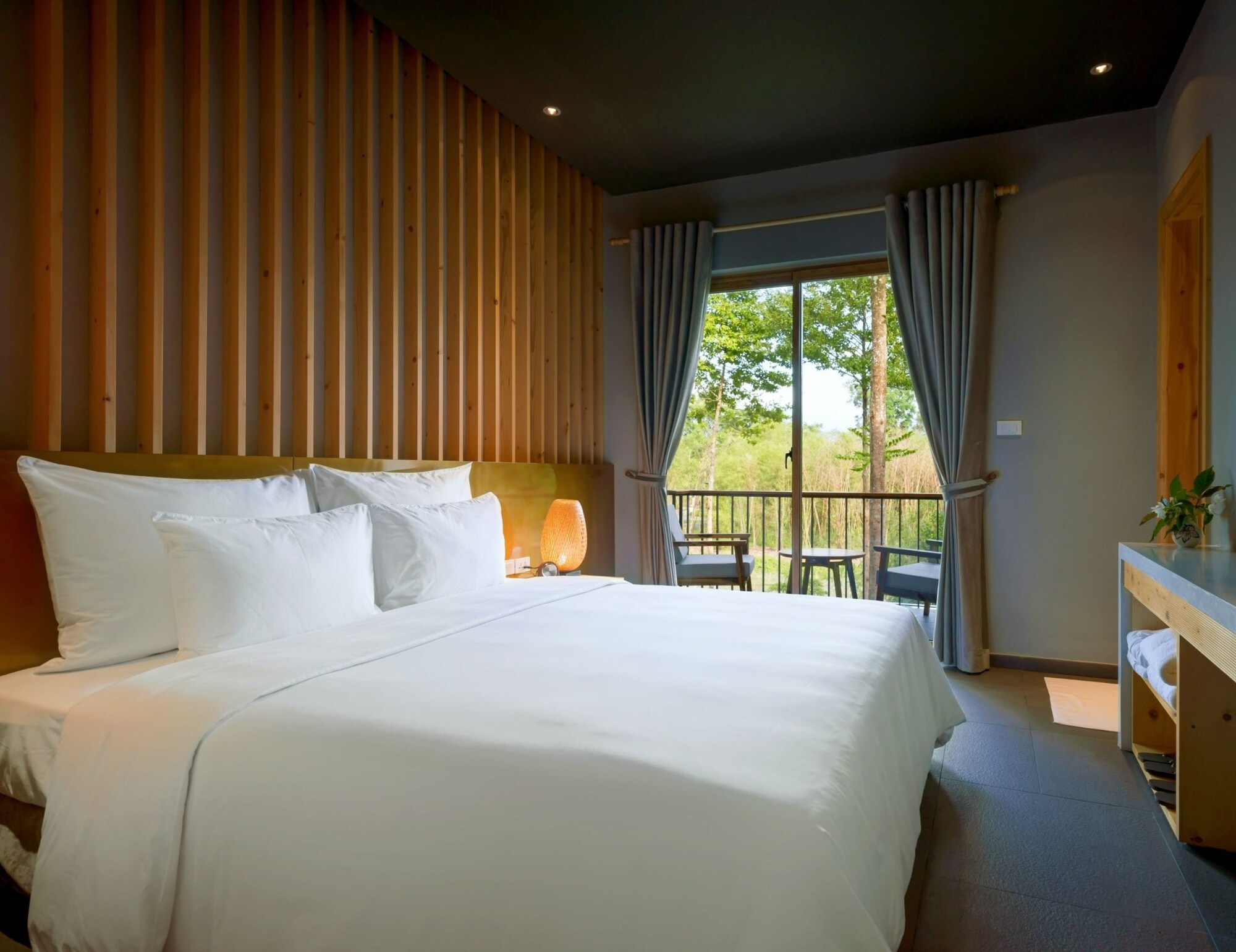 Room at Alba Wellness Valley by Fusion, Phong Dien