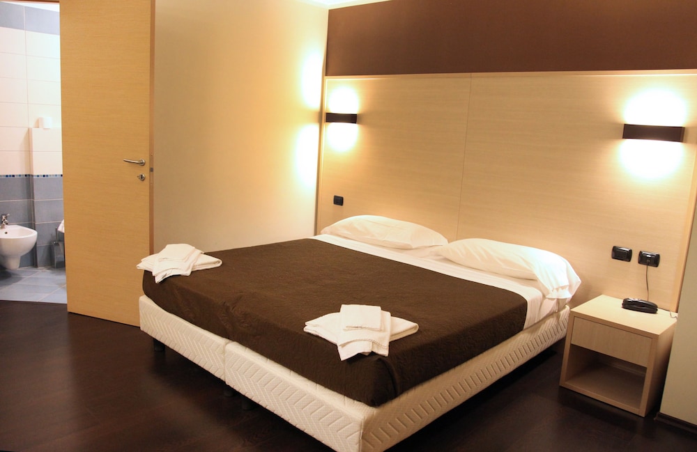 Hotel Sogni D Oro Airport Formerly Hotel Morgan 28/47