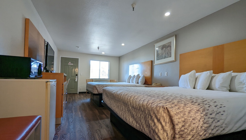 Royal Inn 8/45