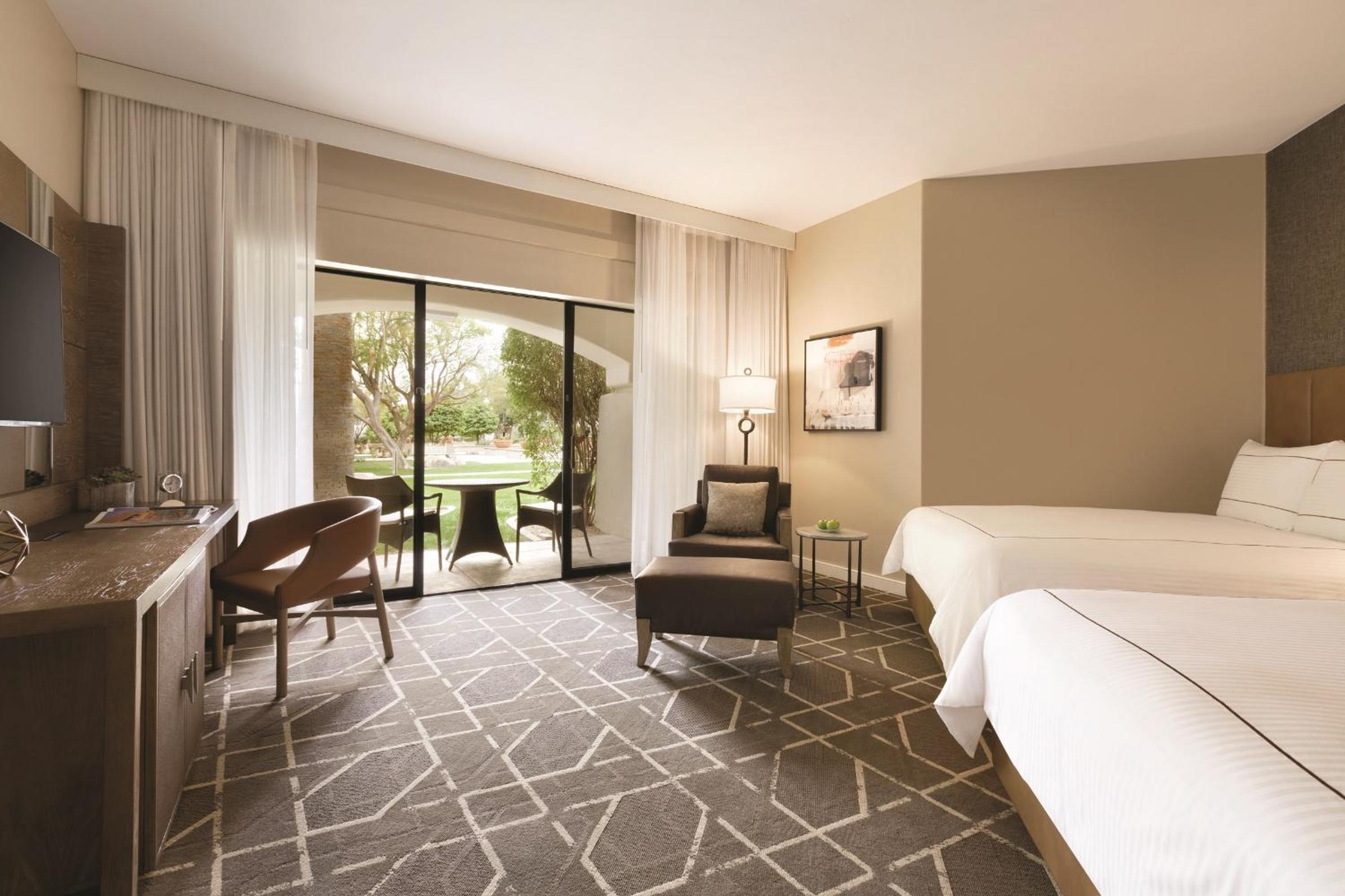 Deluxe, 2 Queen Beds, Pool View, Balcony or Patio