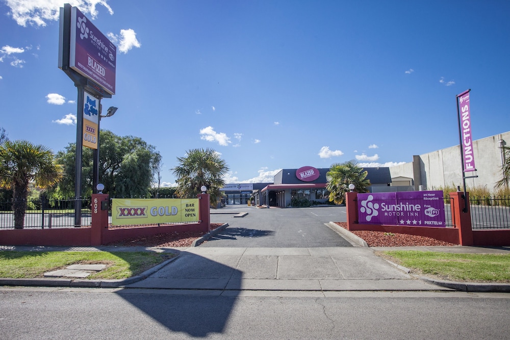 Sunshine Motor Inn 40/42