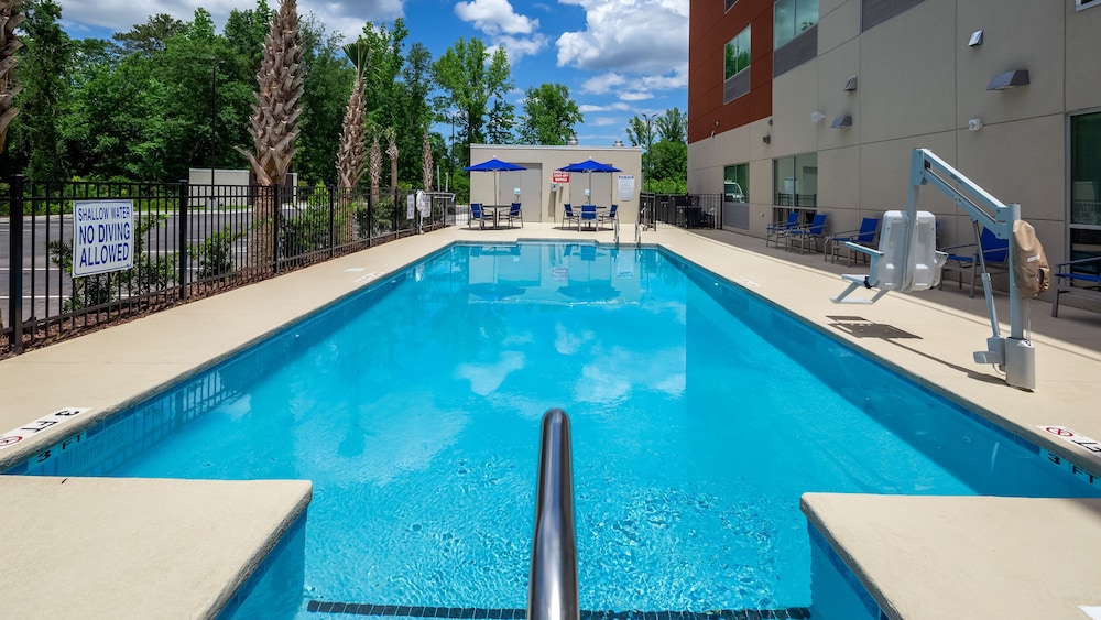 Holiday Inn Express Suites Latta 5/59