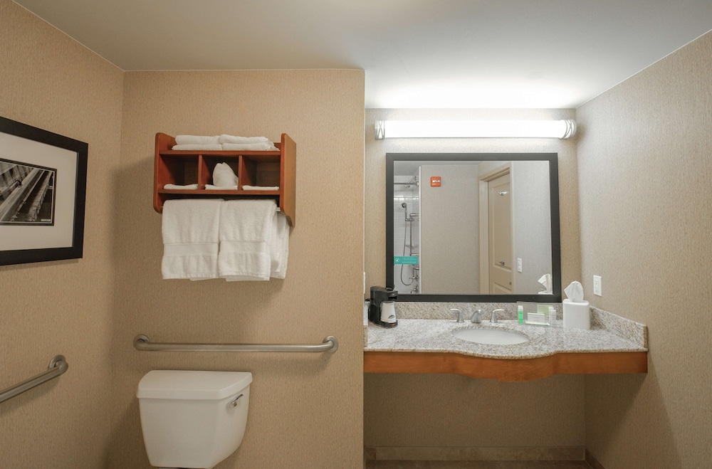Hampton Inn Nashua 7/43