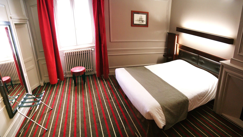 Hotel De L Univers 25/69
