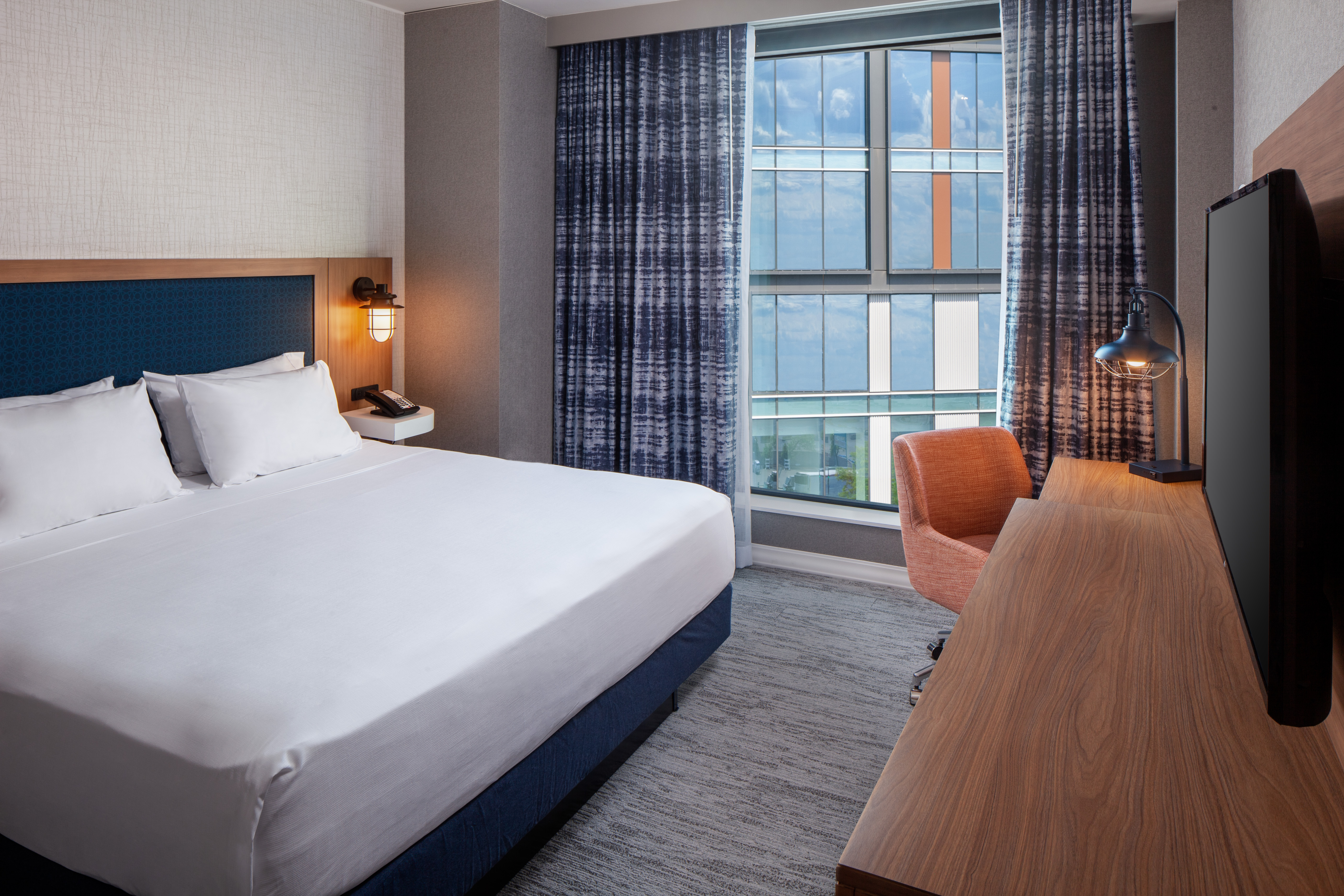 Room at Hampton Inn Boston Seaport District, BOSTON - MA
