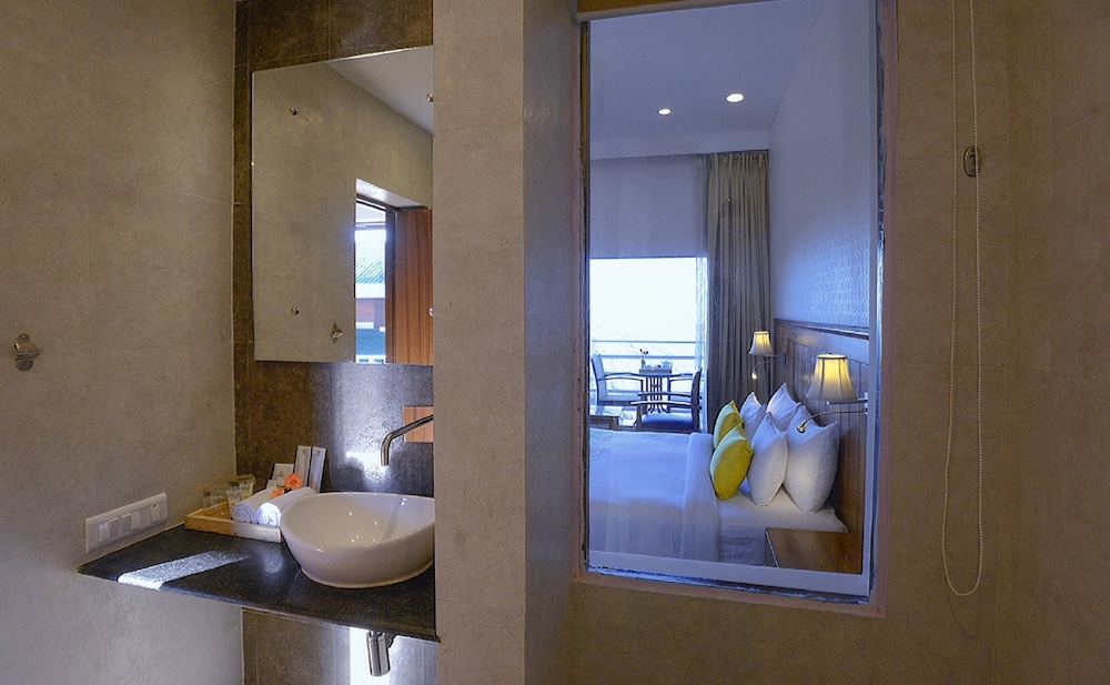 CHAIL VILLAS HOTEL 48/50