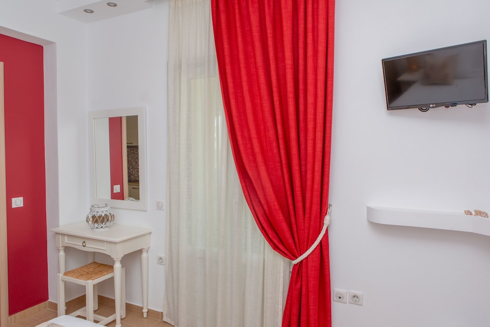 Sun and Moon Villas and Suites 19/72