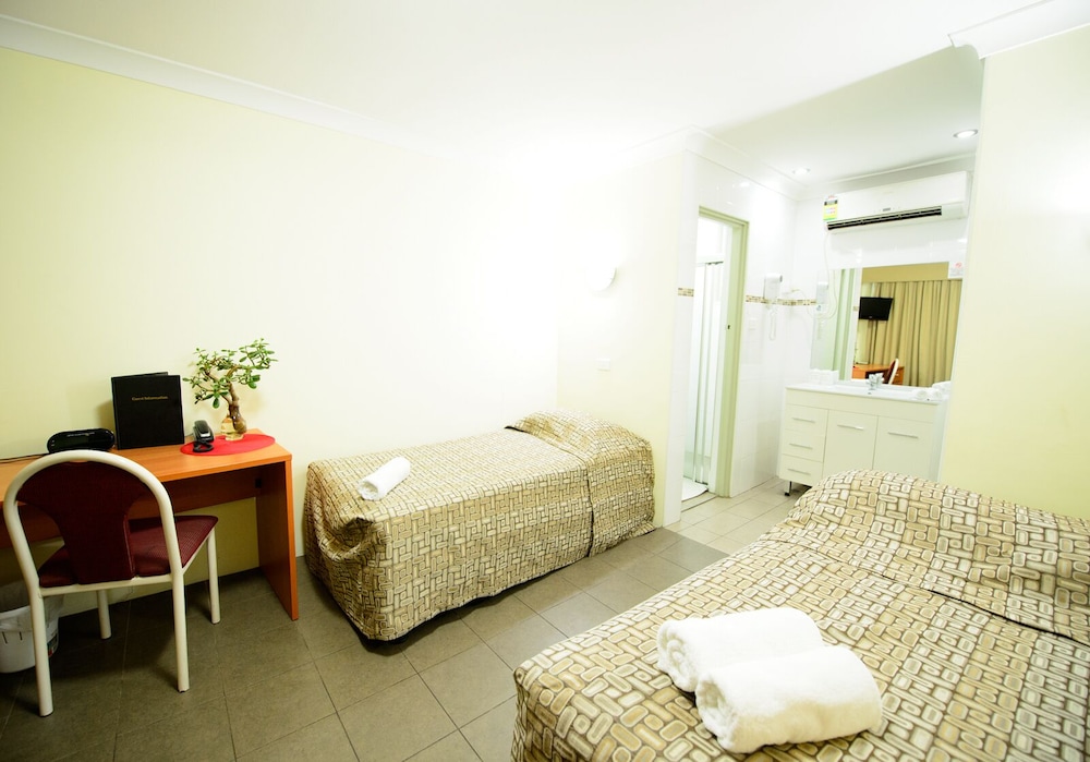 Liberty Plains Motor Inn 30/30